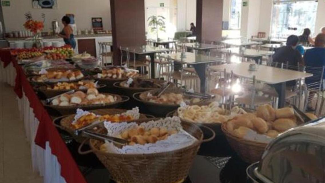 Hotel Golden Dolphin Com Cafe Da Manha! Piscinas 24H Caldas Novas Kültér fotó